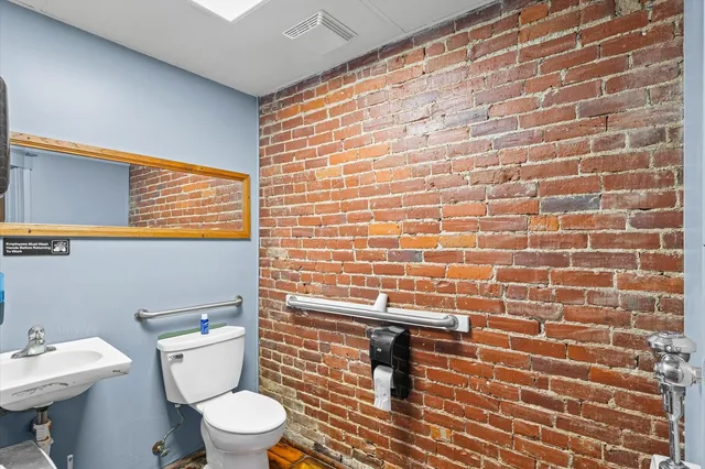 $600,000 | 125 South Market Street, Paxton, IL 60957