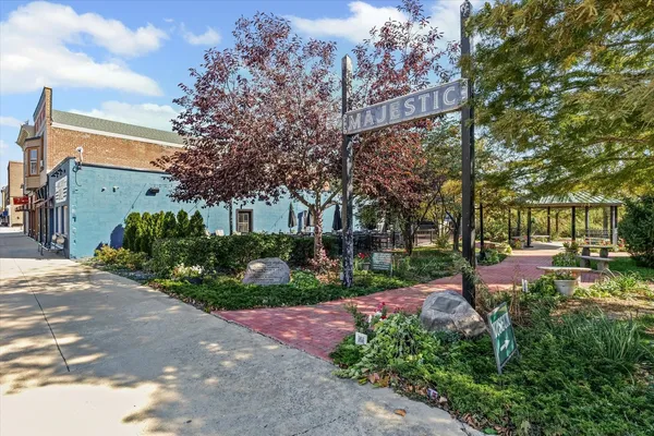 $600,000 | 125 South Market Street, Paxton, IL 60957