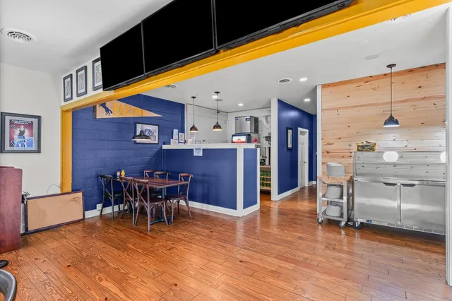 $600,000 | 125 South Market Street, Paxton, IL 60957