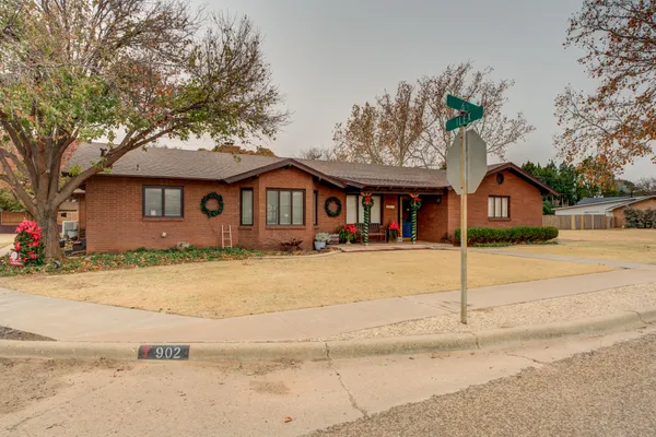 $489,000 | 902 West 6th Street, Idalou, TX 79329