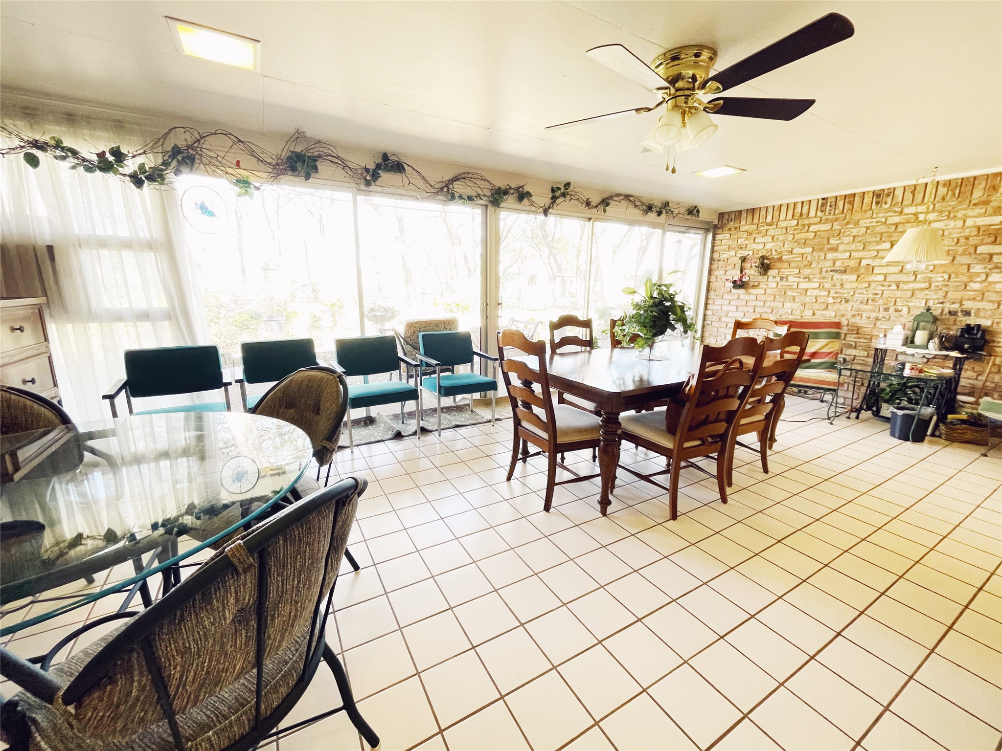 700 Shanklin Road Belton, TX 76513 - Photo 33 of 33 a living room with furniture and a large window