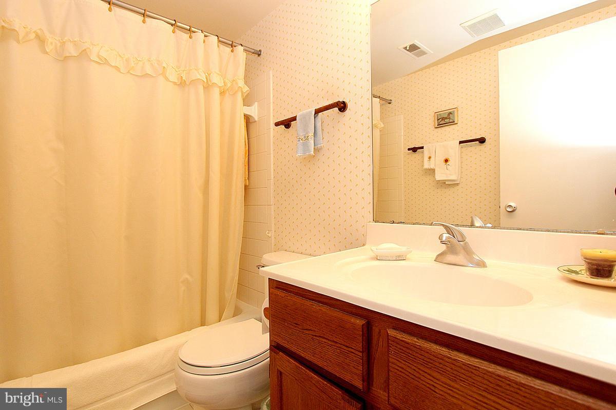 10000 Stedwick Road, Unit 201 Gaithersburg, MD 20886 - Photo 13 of 19 Bath (Master)