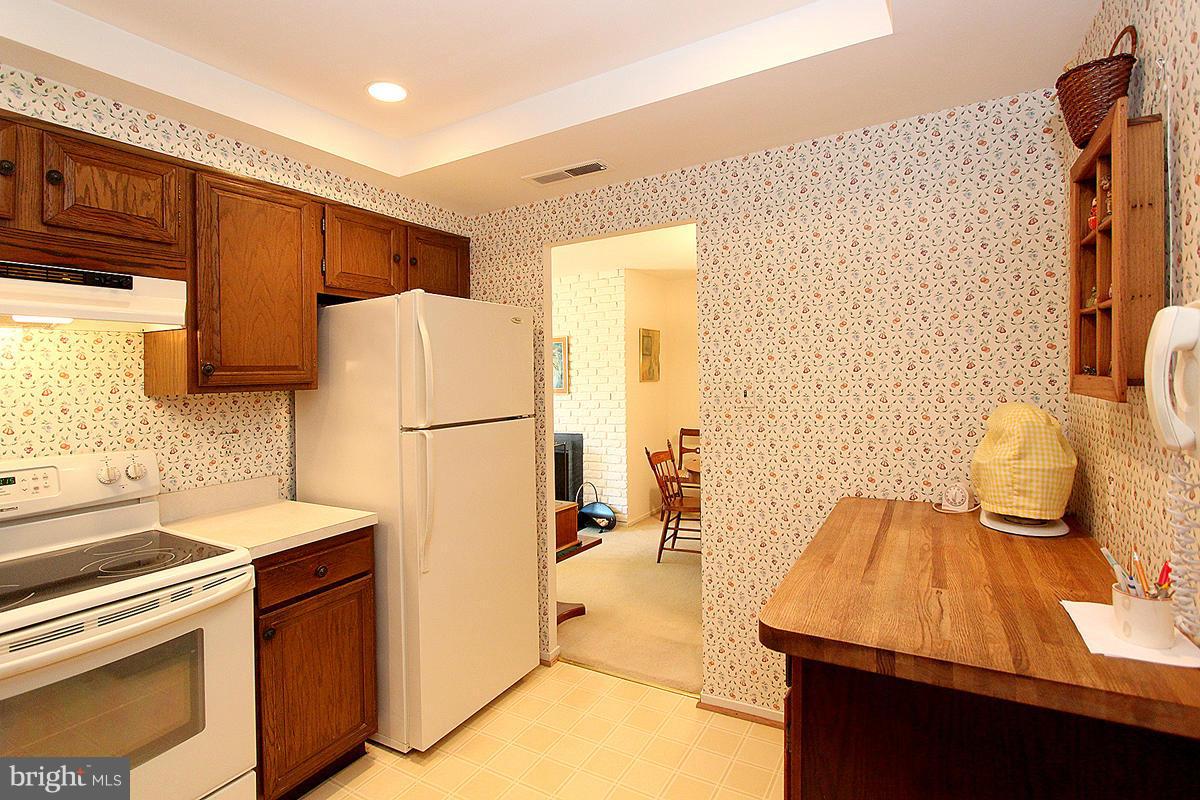 10000 Stedwick Road, Unit 201 Gaithersburg, MD 20886 - Photo 6 of 19 Kitchen