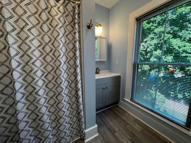 $2,100 | 9 Salem Street, Unit A, Exeter, NH 03833