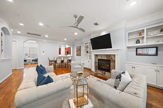 $429,000 | 3929 Floyd Street, Houston, TX 77007