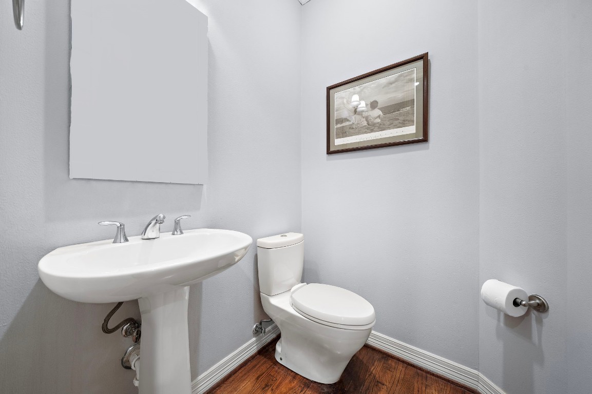 3929 Floyd Street Houston, TX 77007 - Photo 17 of 42 a bathroom with a toilet sink and mirror