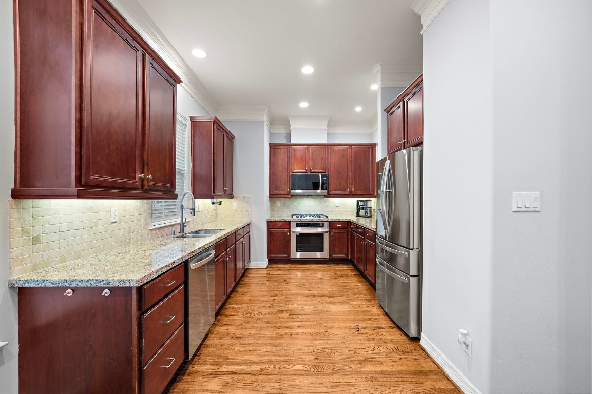 3929 Floyd Street Houston, TX 77007 - Photo 19 of 42 a large kitchen with stainless steel appliances granite countertop a large counter top a stove a sink and a refrigerator