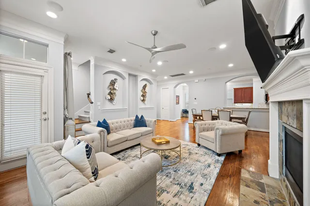 $429,000 | 3929 Floyd Street, Houston, TX 77007