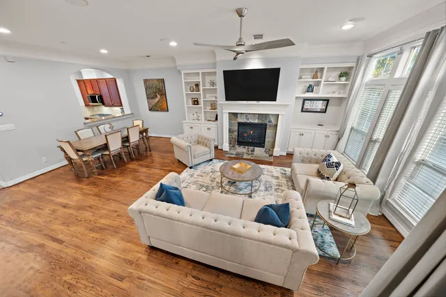 $429,000 | 3929 Floyd Street, Houston, TX 77007