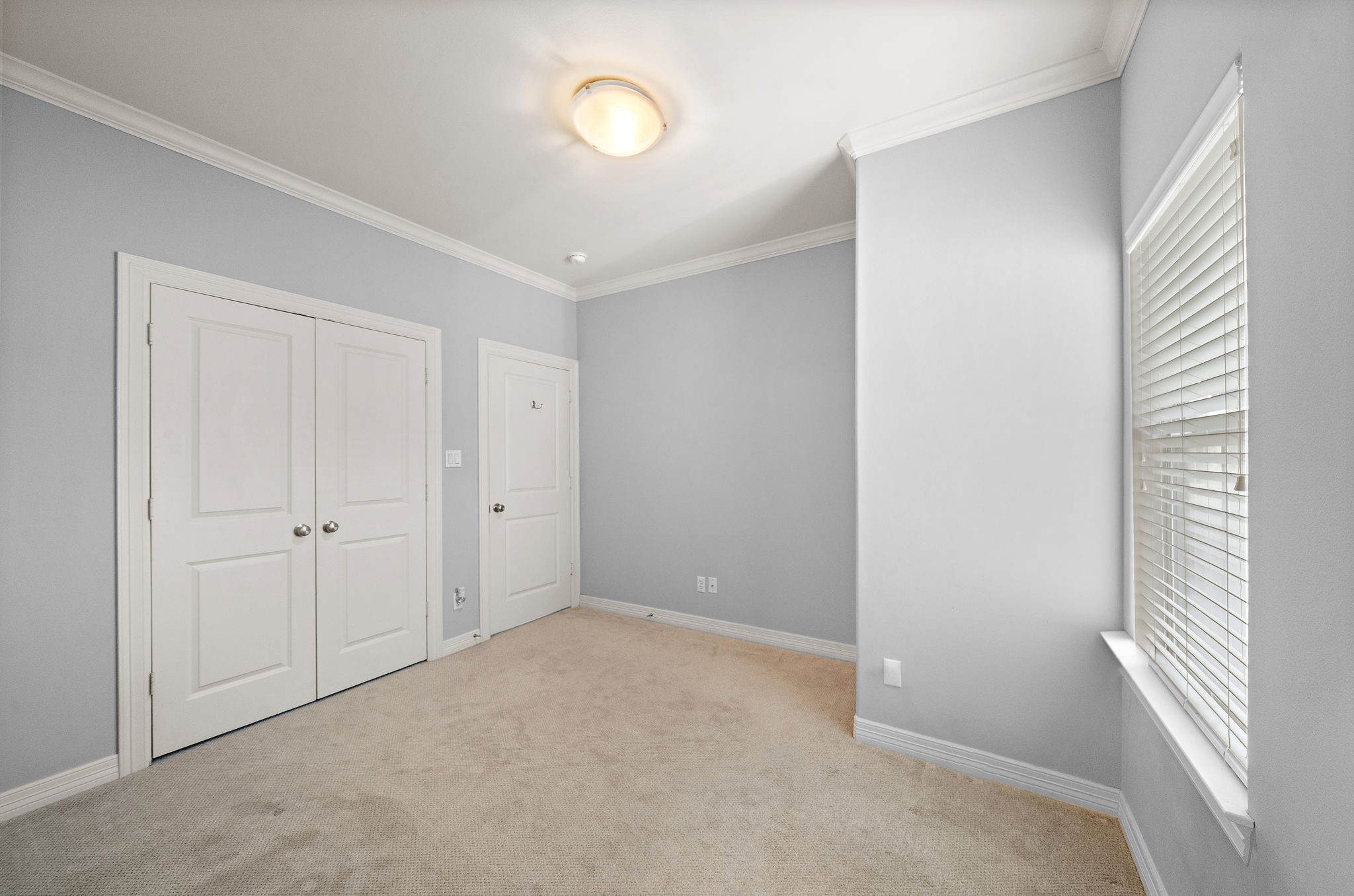 3929 Floyd Street Houston, TX 77007 - Photo 31 of 42 Dual closets offer ample storage, while a wide window fills the space with natural light, making it ideal for restful nights or a flexible home office setup.