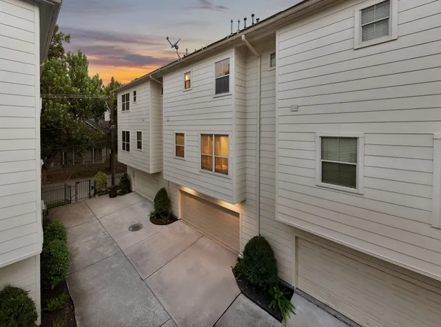 $429,000 | 3929 Floyd Street, Houston, TX 77007