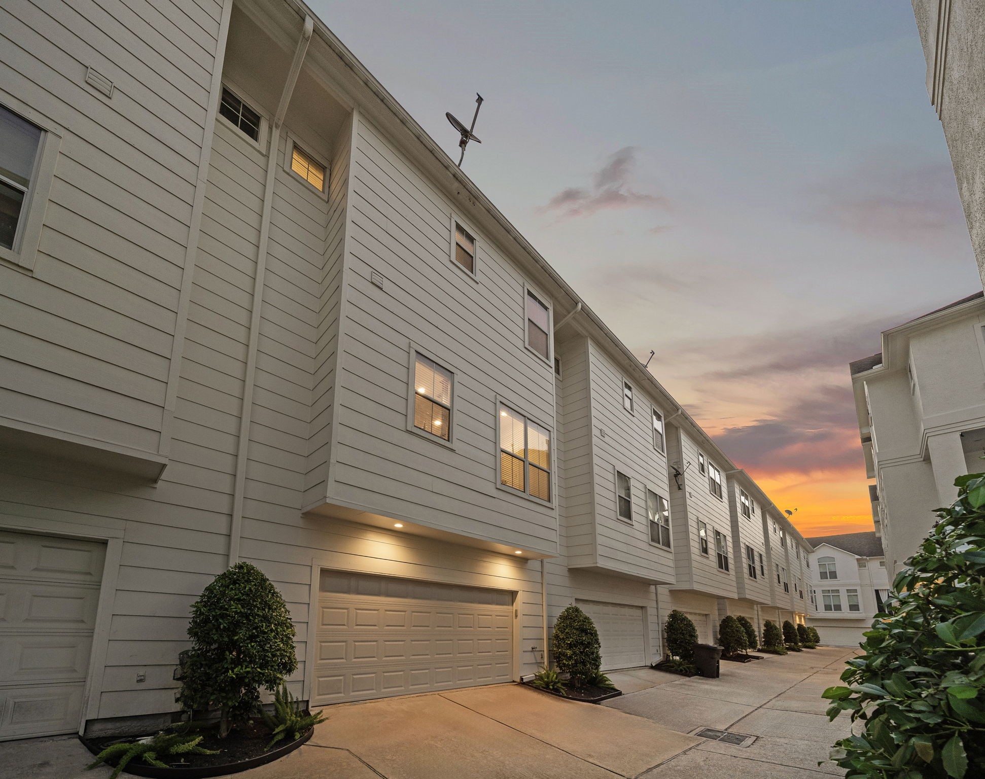 3929 Floyd Street Houston, TX 77007 - Photo 34 of 42 a view of a street with a building