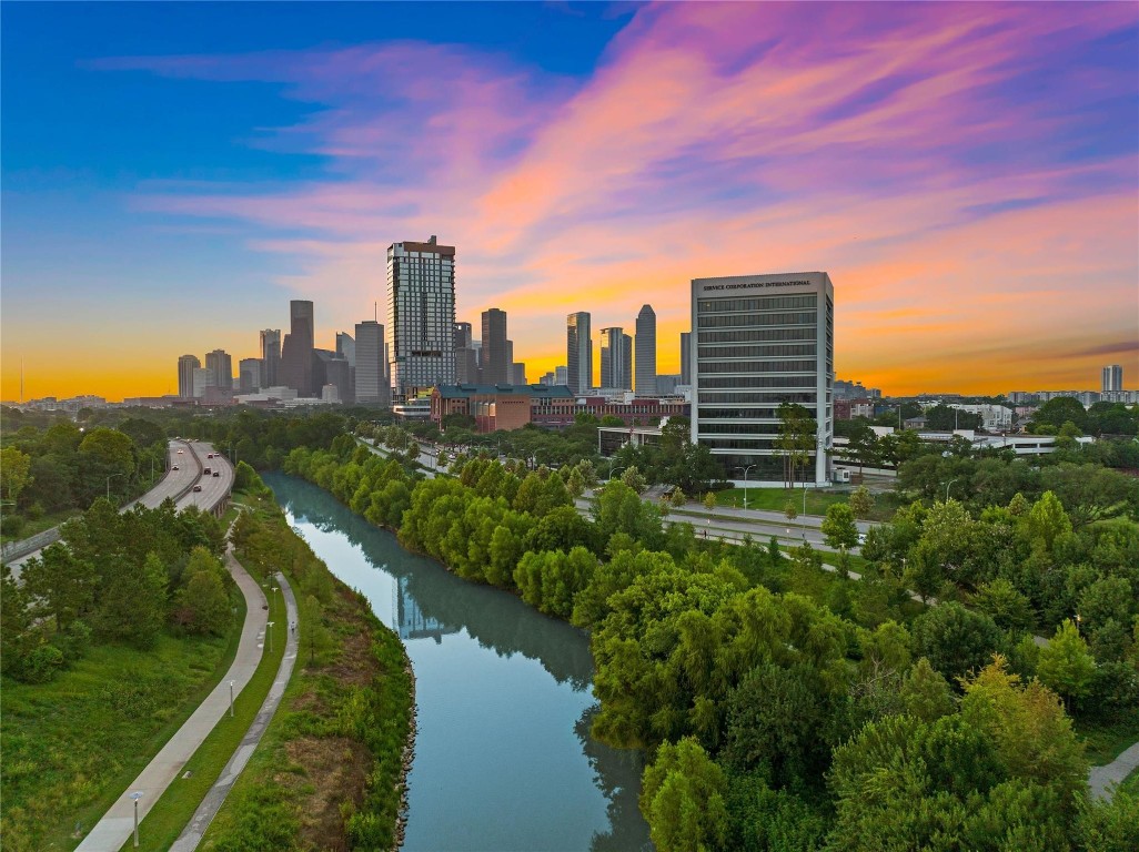 3929 Floyd Street Houston, TX 77007 - Photo 40 of 42 a view of a city