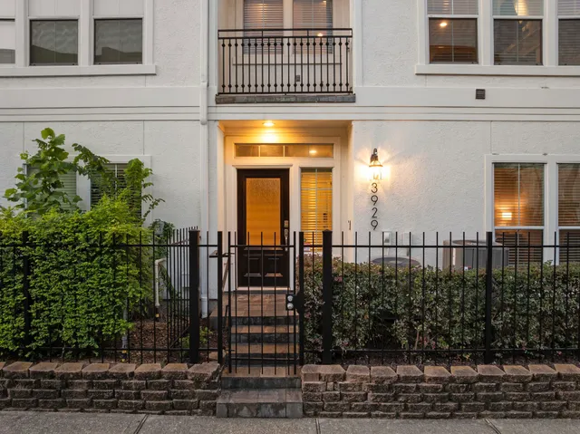 $429,000 | 3929 Floyd Street, Houston, TX 77007