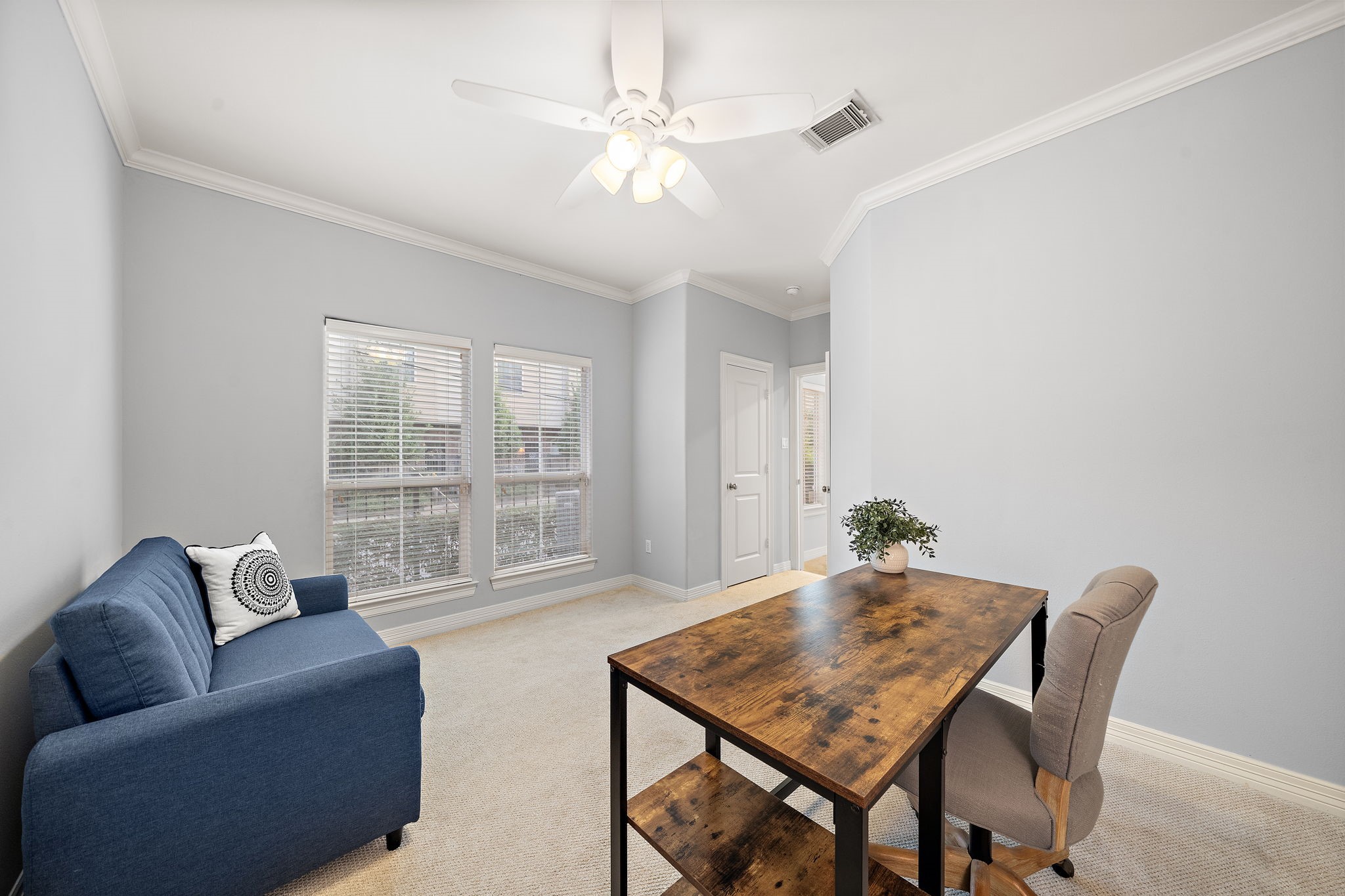 3929 Floyd Street Houston, TX 77007 - Photo 10 of 42 a living room with furniture and a window