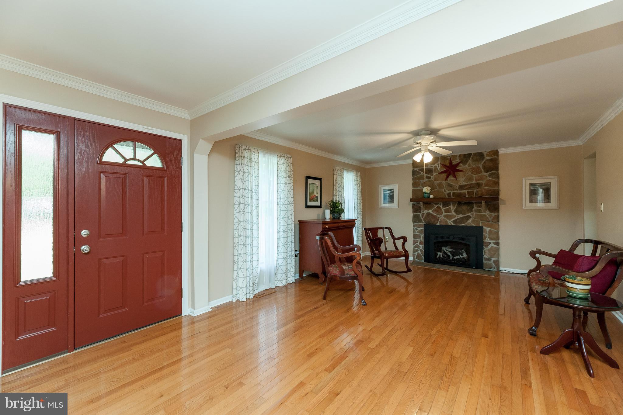 43355 Medleys Neck Road Leonardtown, MD 20650 - Photo 7 of 47 Foyer