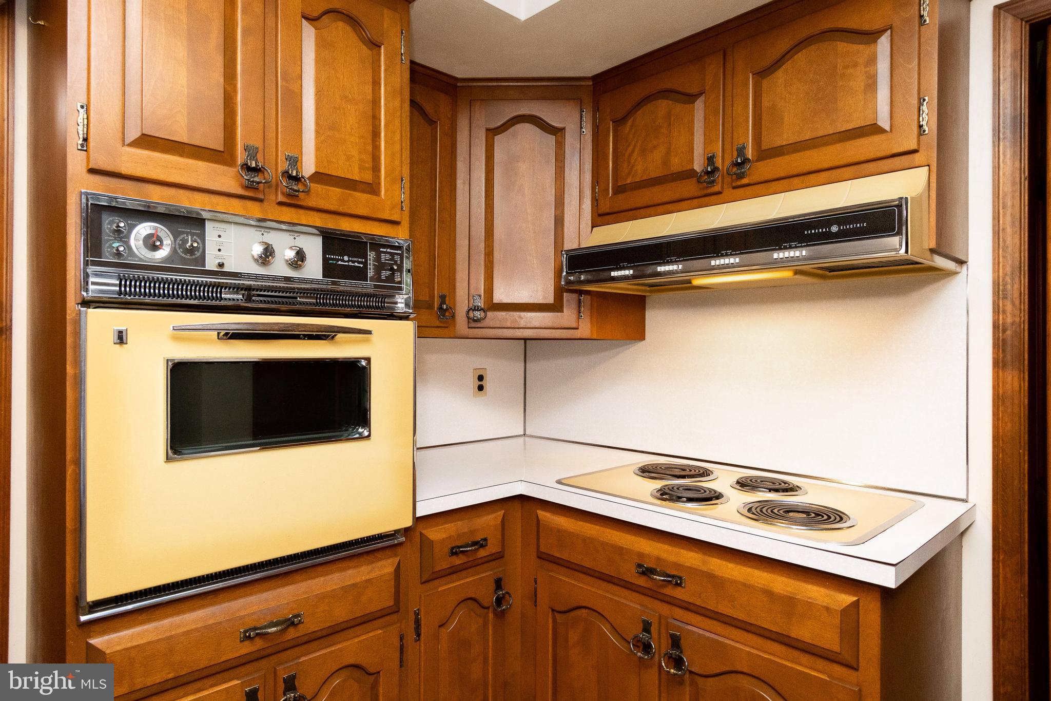 2621 Coon Club Road Westminster, MD 21157 - Photo 12 of 55 Kitchen stove top and wall oven