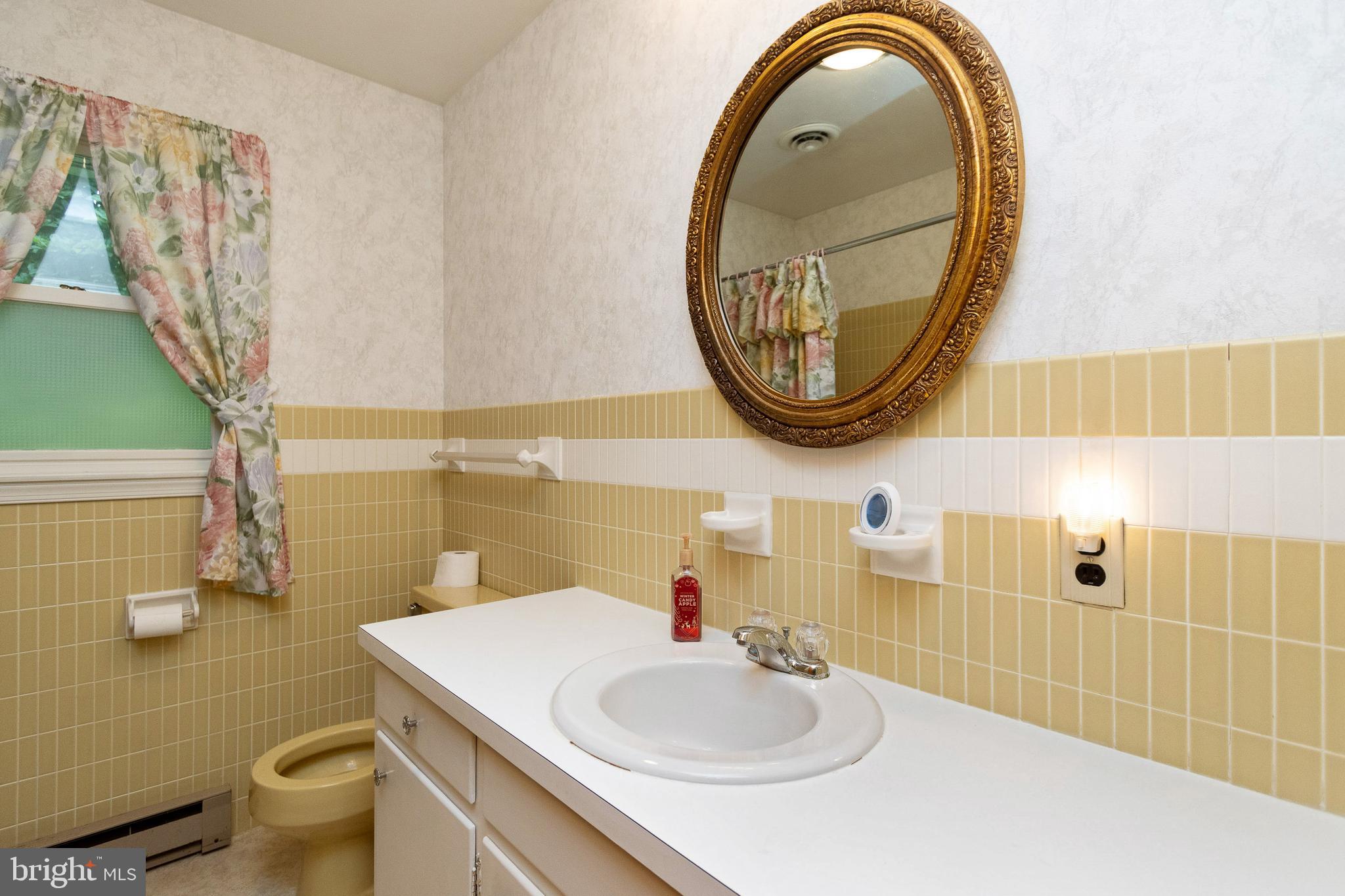 2621 Coon Club Road Westminster, MD 21157 - Photo 18 of 55 Main floor full bathroom