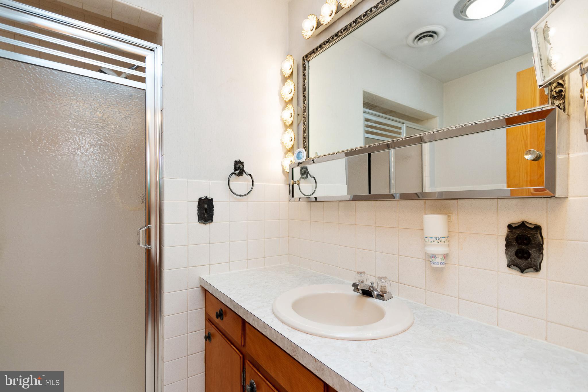 2621 Coon Club Road Westminster, MD 21157 - Photo 27 of 55 Primary Bathroom