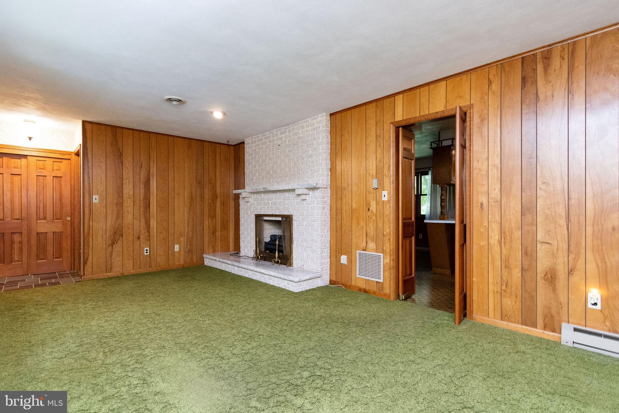 2621 Coon Club Road Westminster, MD 21157 - Photo 6 of 55 Living room