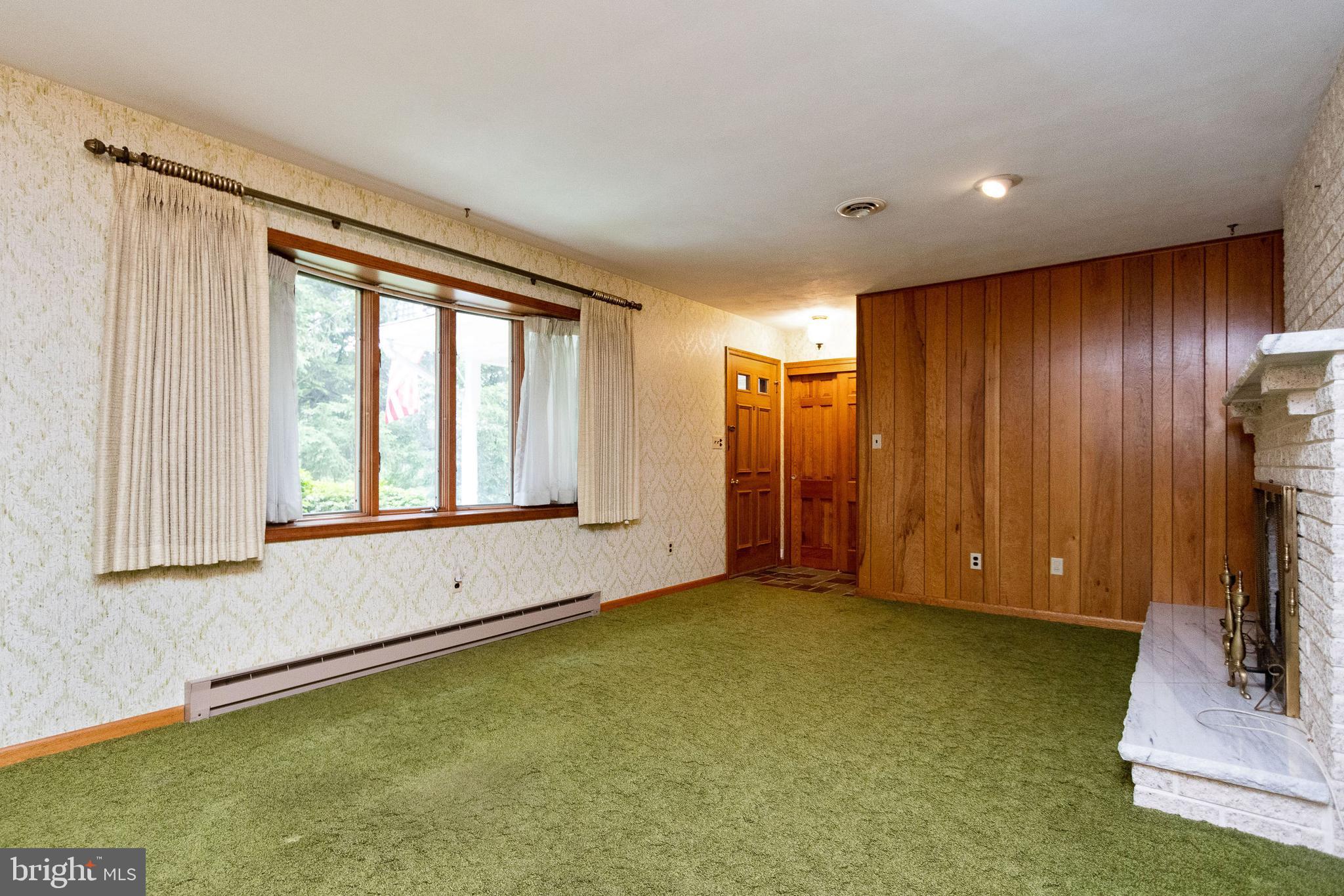 2621 Coon Club Road Westminster, MD 21157 - Photo 7 of 55 Living room