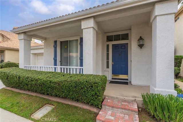a view of an entrance of the house