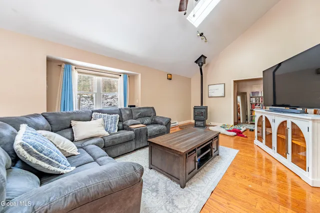 $345,000 | 9 Conans Run, Milton, NY 12020