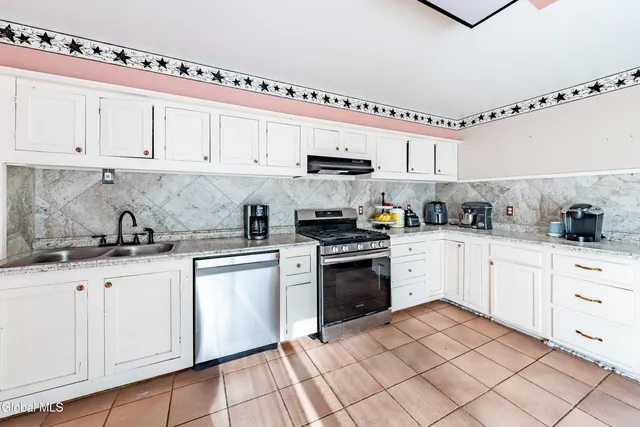 $345,000 | 9 Conans Run, Milton, NY 12020