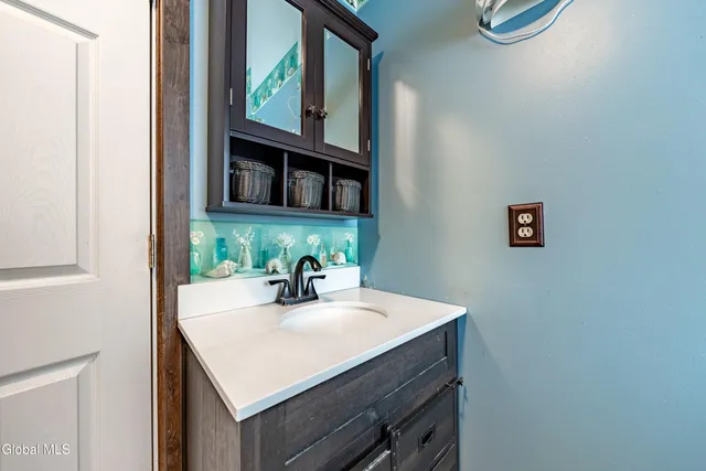 $345,000 | 9 Conans Run, Milton, NY 12020