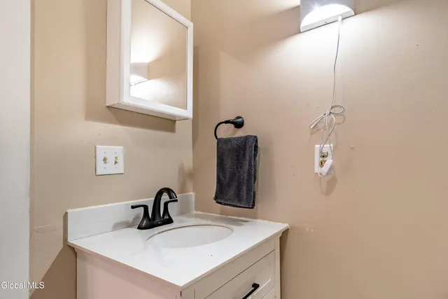 $345,000 | 9 Conans Run, Milton, NY 12020