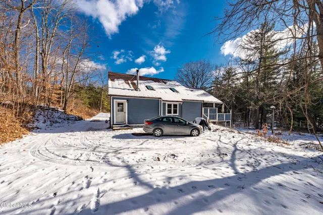 $345,000 | 9 Conans Run, Milton, NY 12020