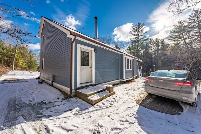 $345,000 | 9 Conans Run, Milton, NY 12020