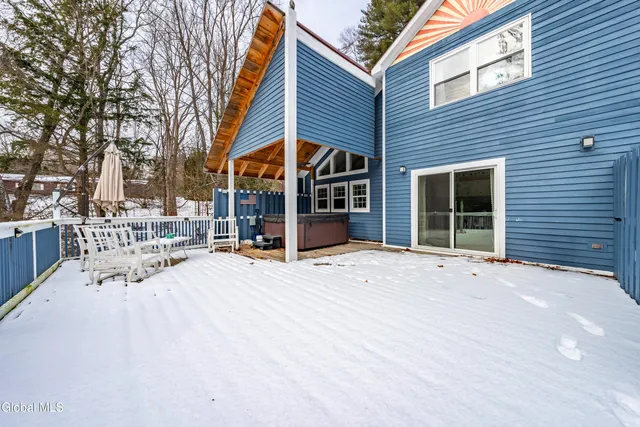 $345,000 | 9 Conans Run, Milton, NY 12020