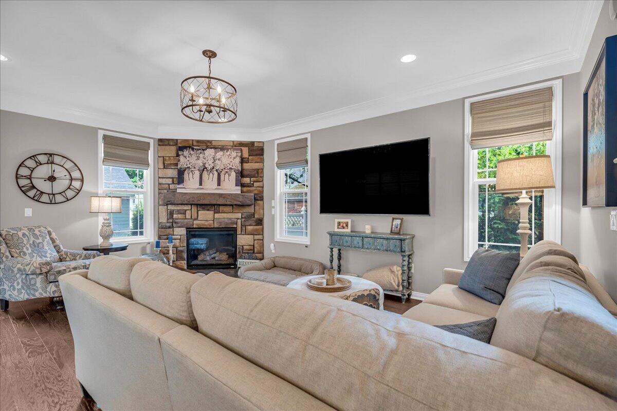 303 Terry Avenue Rochester, MI 48307 - Photo 8 of 45 12-14-DSC03651