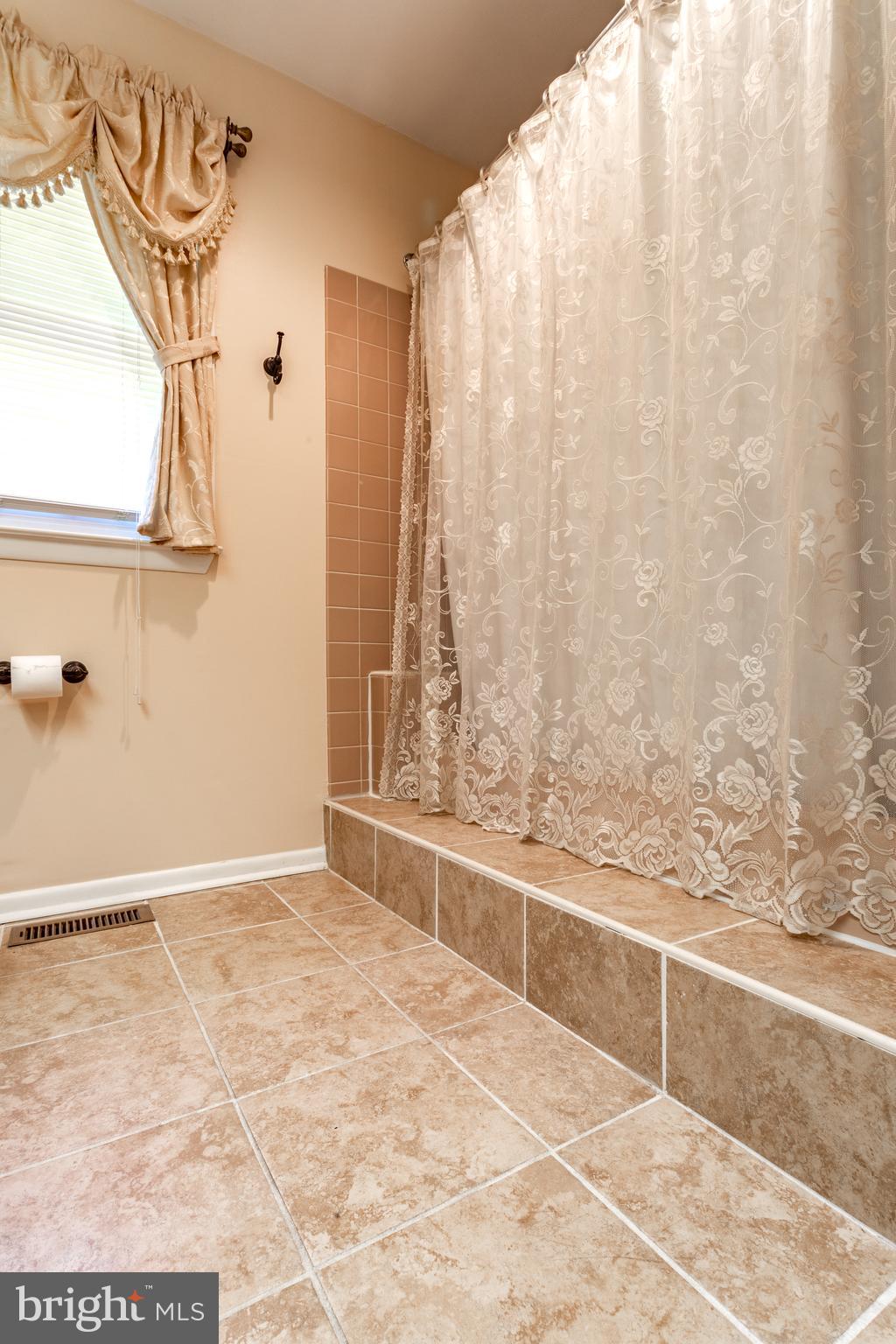 2 Radcliff Court Sicklerville, NJ 08081 - Photo 31 of 40