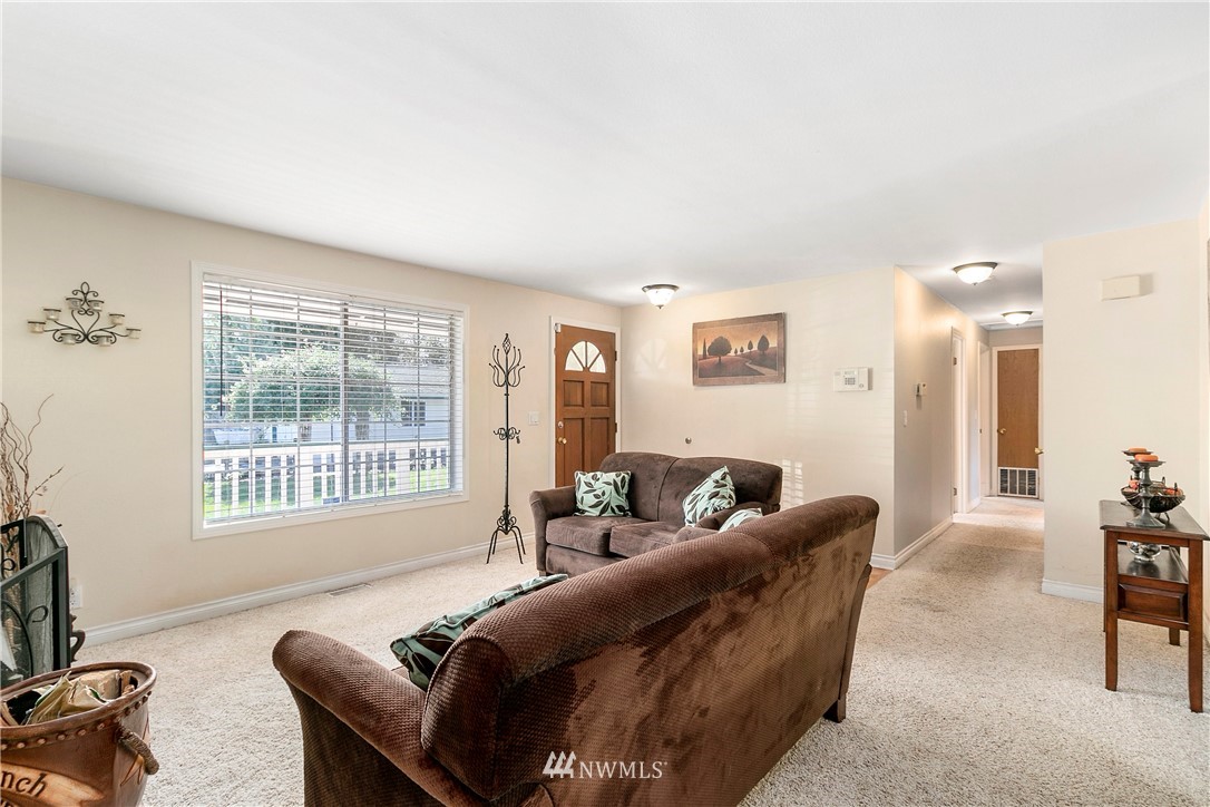 10030 Montana Road Everett, WA 98204 - Photo 6 of 22 Gallery Image 6