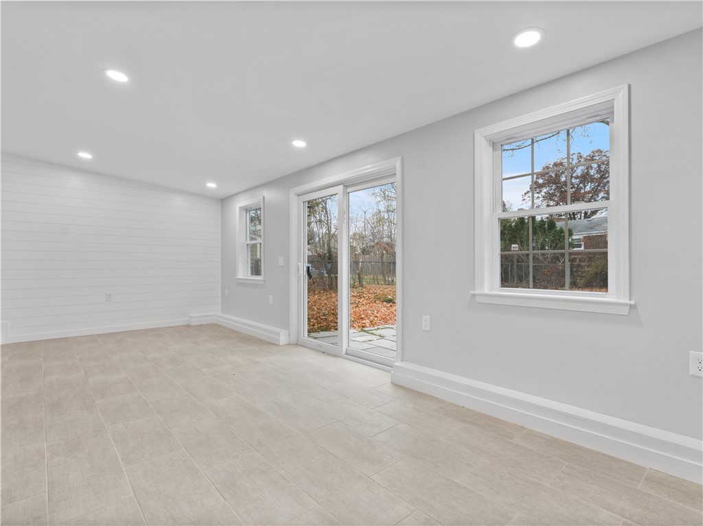 81 Algonquin Road East Providence, RI 02916 - Photo 15 of 29 Gallery Image 15