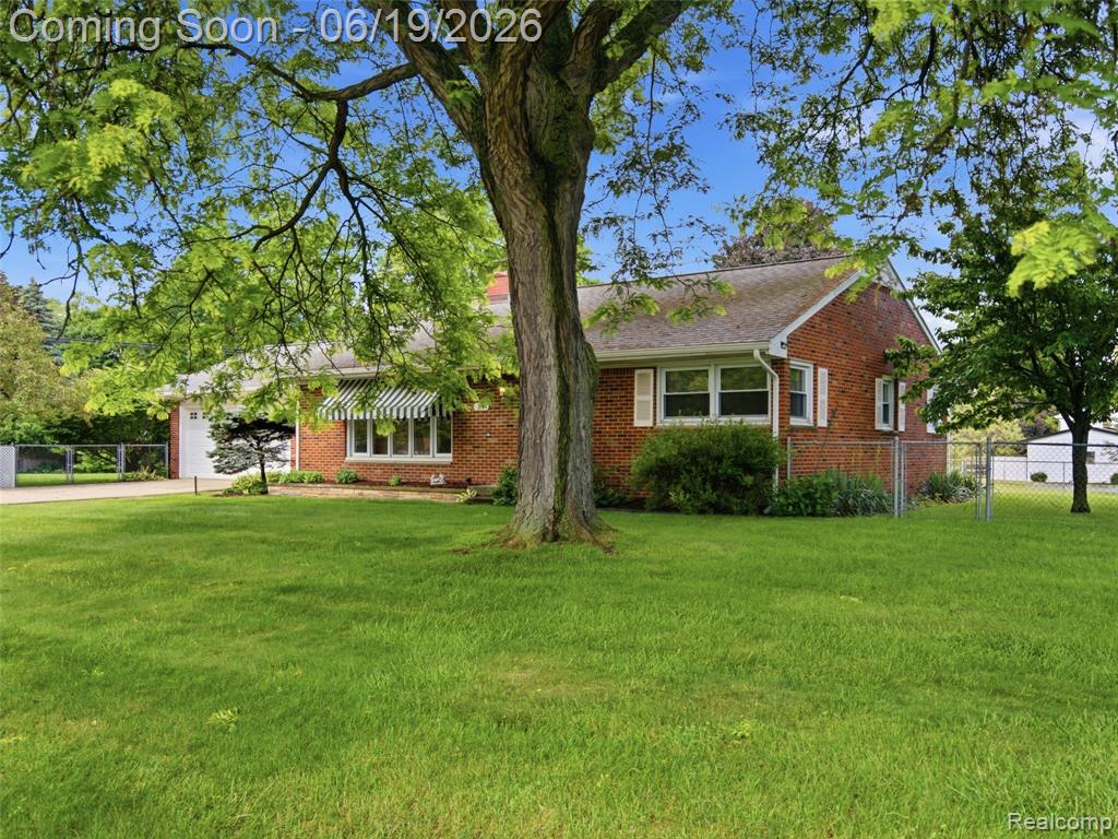 24 Nevada Avenue Rochester Hills, MI 48309 - Photo 4 of 34