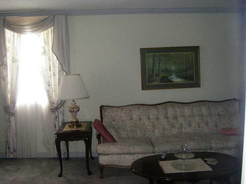 1011 Burchfield Road Allison Park, PA 15101 - Photo 4 of 22 Living Room.