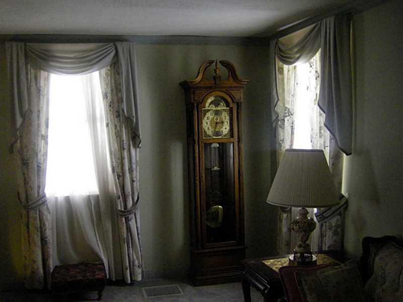 1011 Burchfield Road Allison Park, PA 15101 - Photo 5 of 22 Living Room.