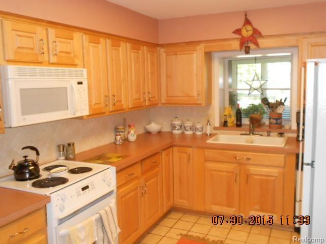 2541 John R Road Rochester, MI 48307 - Photo 5 of 14 Kitchen.jpg