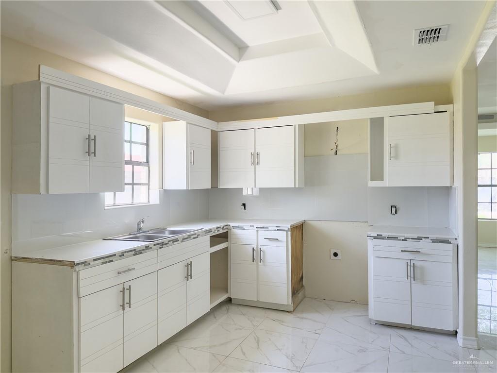 720 East Ricky Crossland Avenue Elsa, TX 78543 - Photo 7 of 29