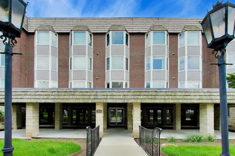 $269,000 | 201 Thames Parkway, Unit 3G, Park Ridge, IL 60068