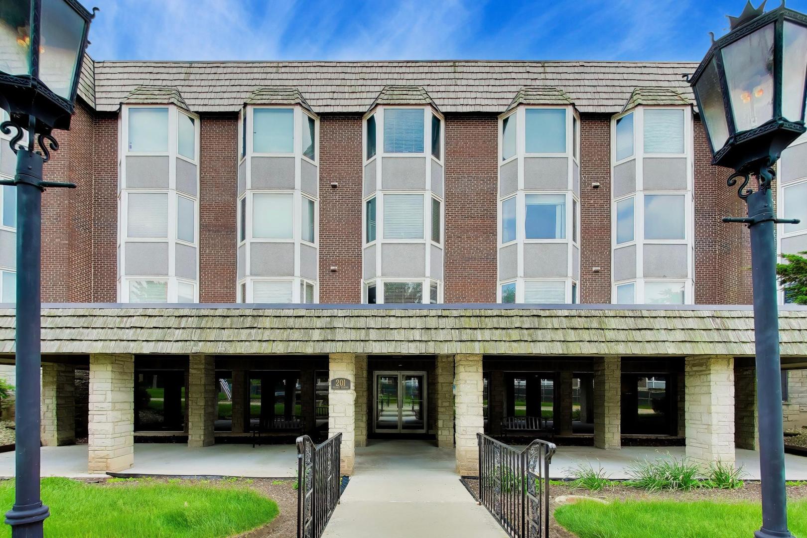 201 Thames Parkway, Unit 3G Park Ridge, IL 60068 - Photo 2 of 27
