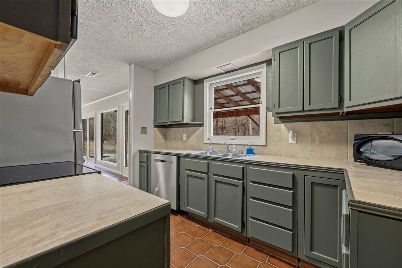 1685 Graves Road Bowling Green, KY 42104 - Photo 7 of 22 Gallery Image 7
