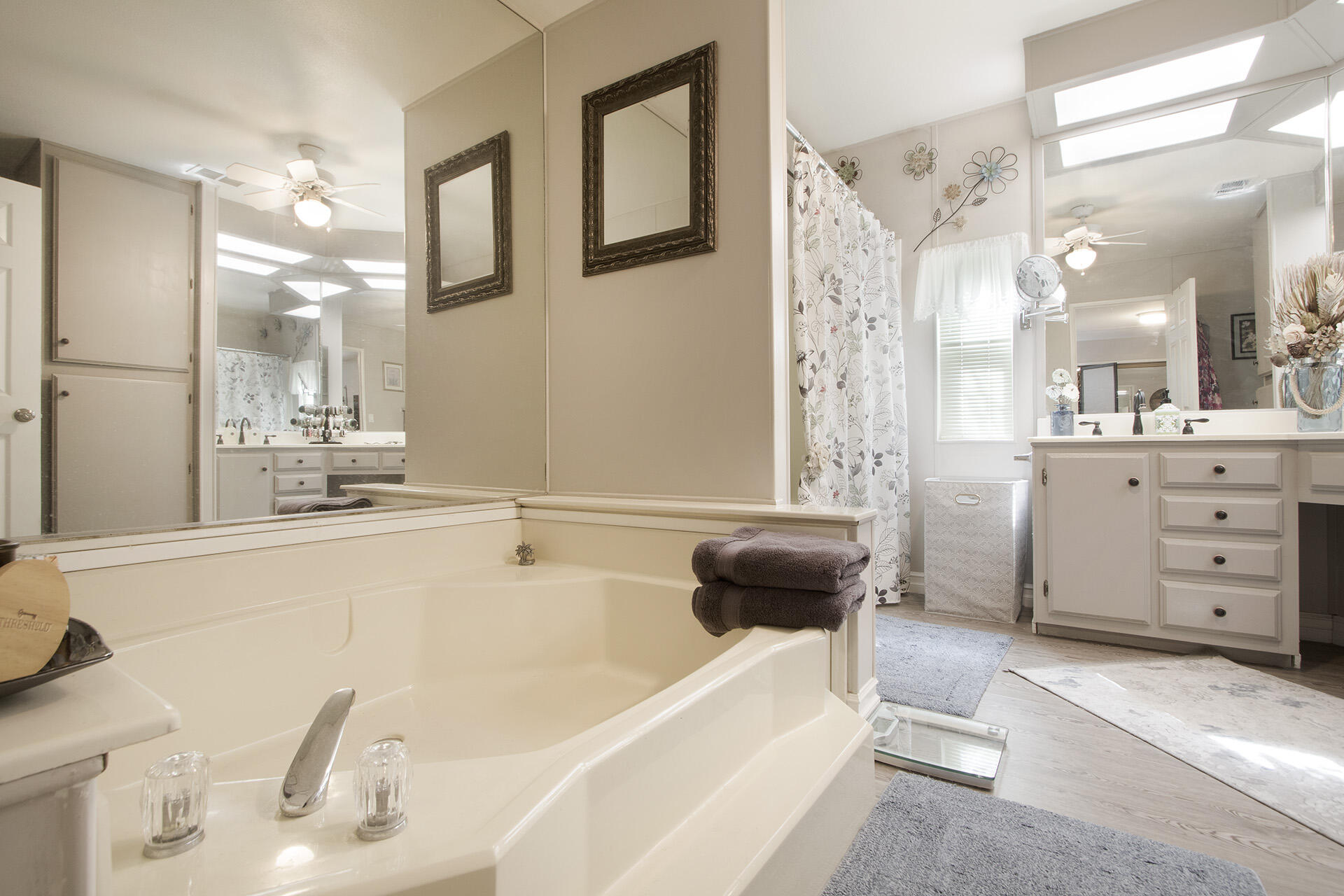 34649 Double Diamond Drive Thousand Palms, CA 92276 - Photo 13 of 42 a bathroom with a tub a sink and a mirror