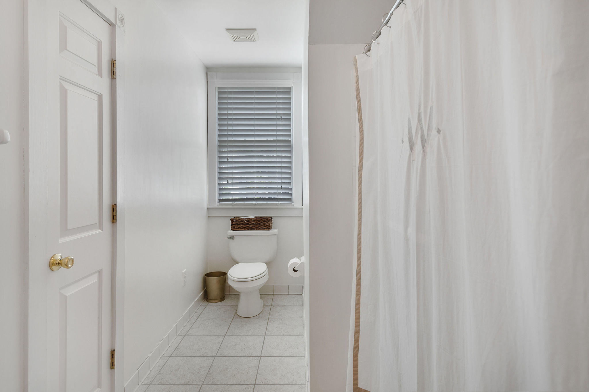 1482 Burningtree Road Charleston, SC 29412 - Photo 39 of 65 Upstairs Hall Bath