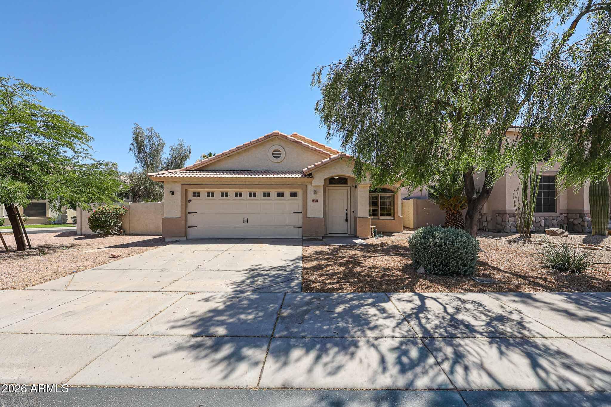 4047 East Jojoba Road Phoenix, AZ 85044 - Photo 2 of 41