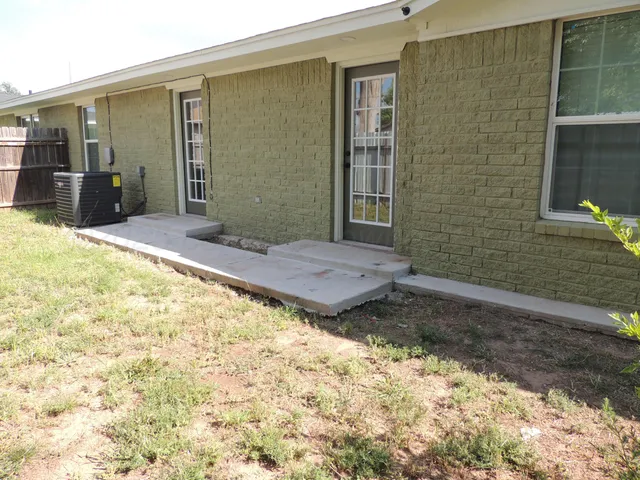 $329,900 | 501 North Irving Street, Hereford, TX 79045