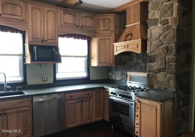 $295,000 | 107 East Montgomery Street, Johnstown, NY 12095